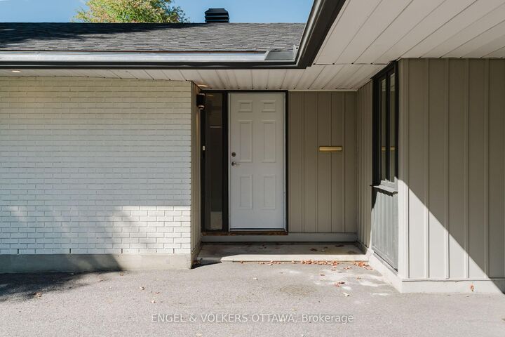 Photo de la propriété:  2995 Cowan Crescent  ON K1V 8K9 