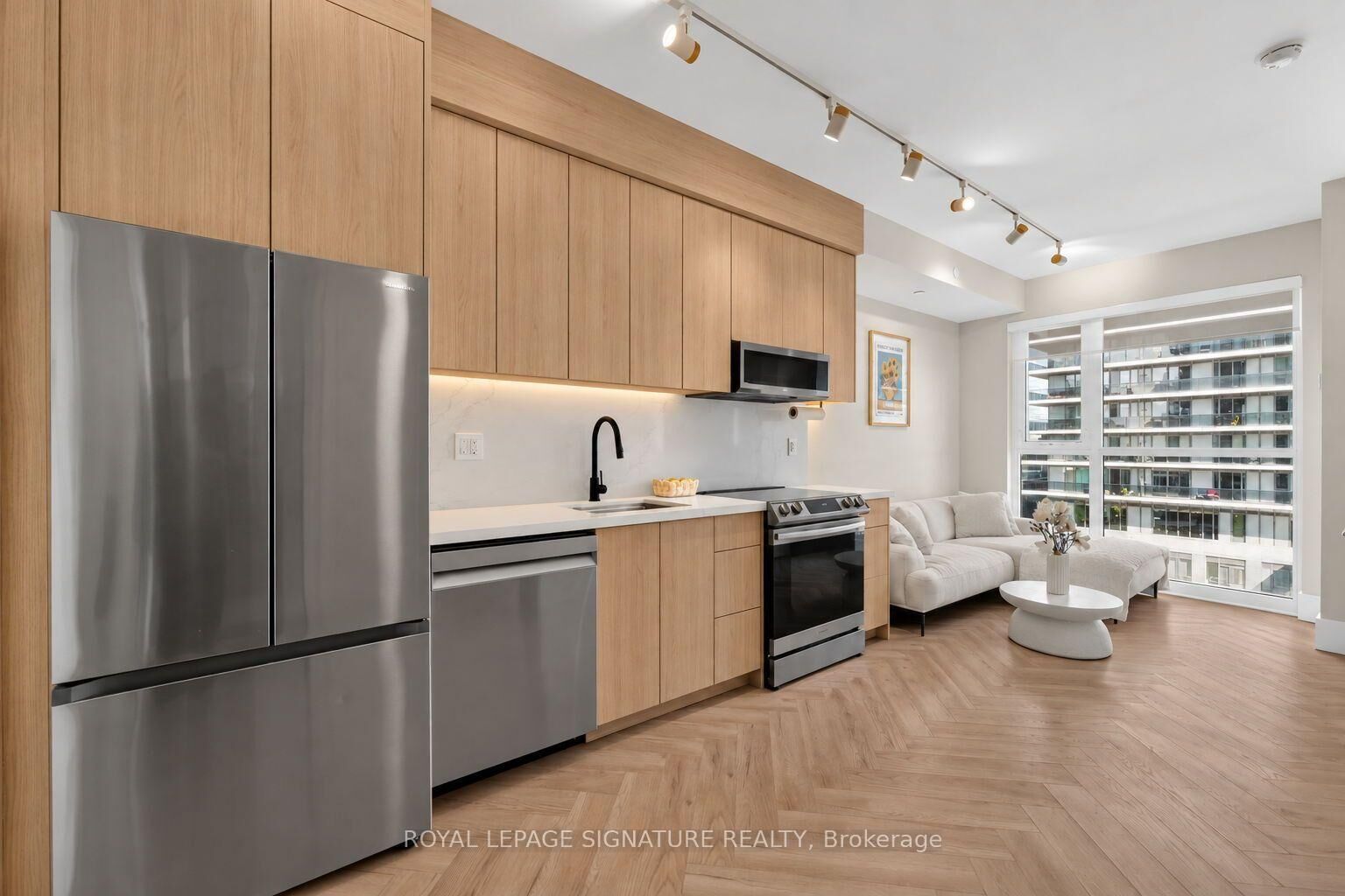 Property Photo: 33 Shore Breeze Drive 706 ON M8V 0G1