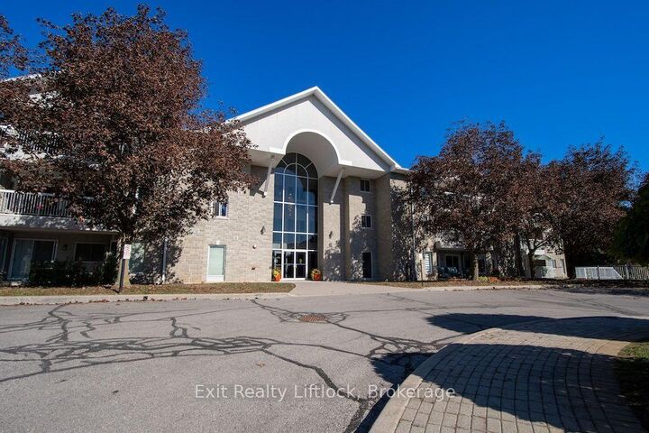 Photo de la propriété: 1099 Clonsilla Avenue 202 C ON K9J 8L8