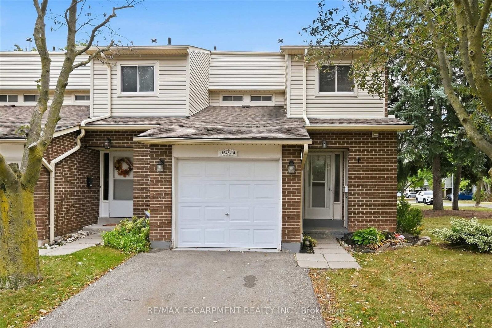 Property Photo:  1548 Newlands Crescent 14  ON L7M 1V6 