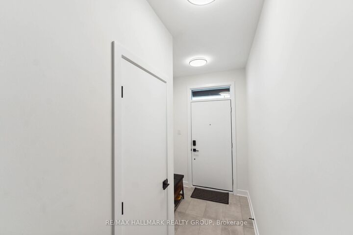 Property Photo:  4793 Bank Street D  ON K1T 3W7 
