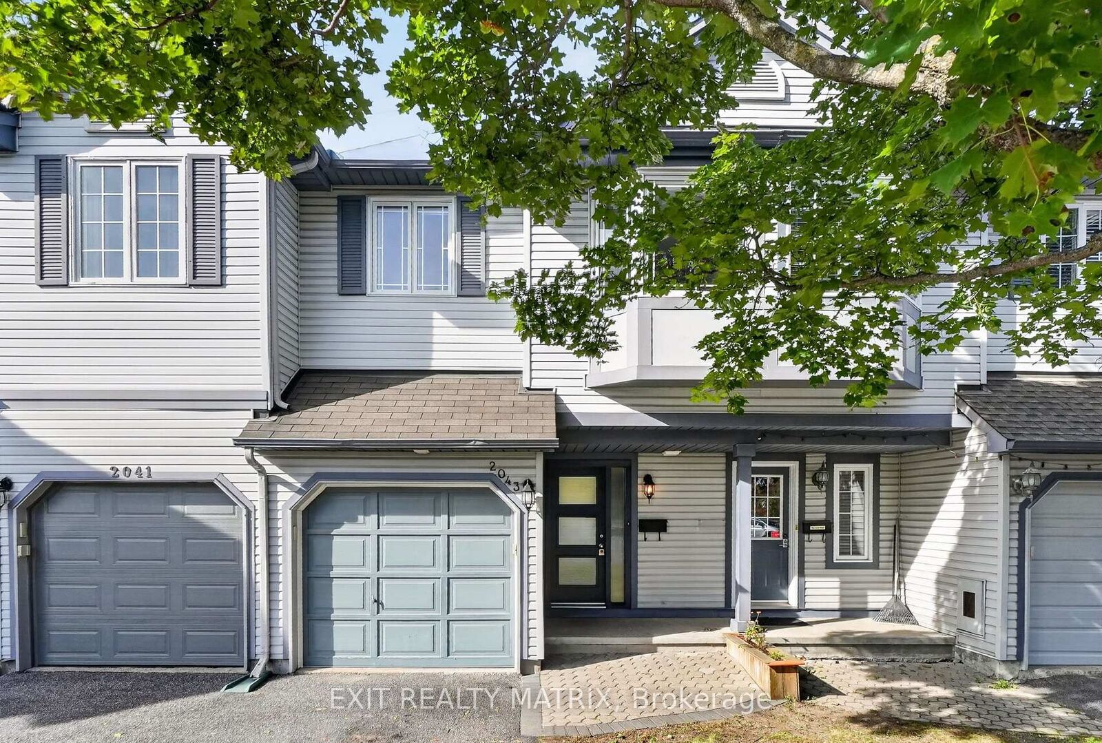 Property Photo:  2043 Avenue O N/A  ON K1G 0B1 