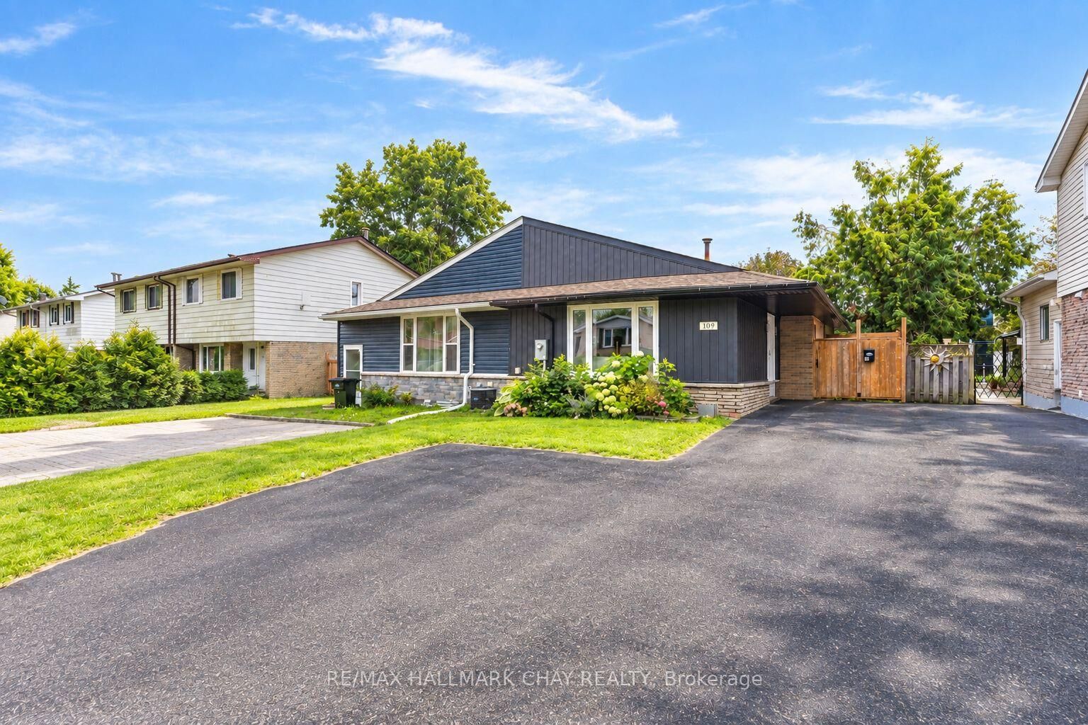 Property Photo:  109 Daphne Crescent  ON L4M 2Y7 