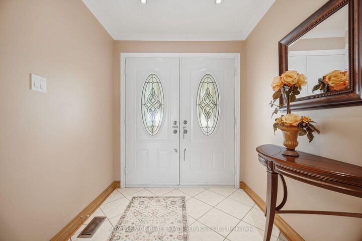 Property Photo:  1434 Thorndyke Crescent  ON L4X 1R3 