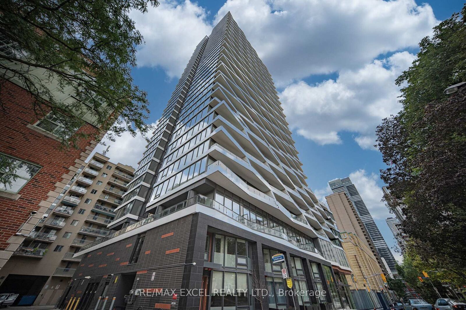 Property Photo:  85 Wood Street 3203  ON M4Y 0E8 