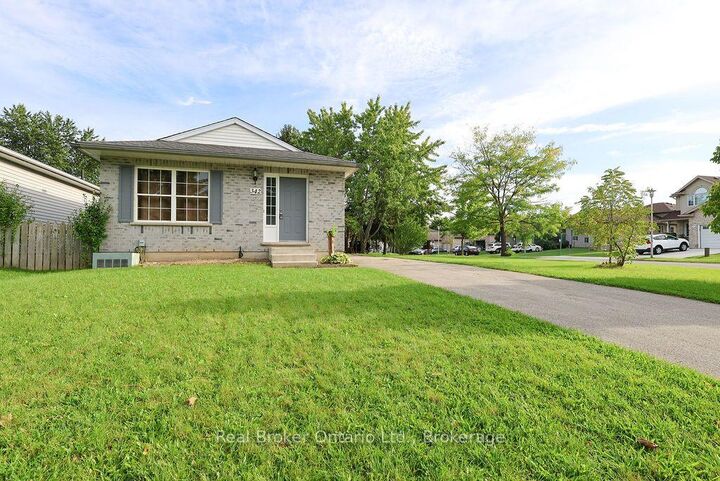 Property Photo:  342 Fleming Drive  ON N5V 4Y6 