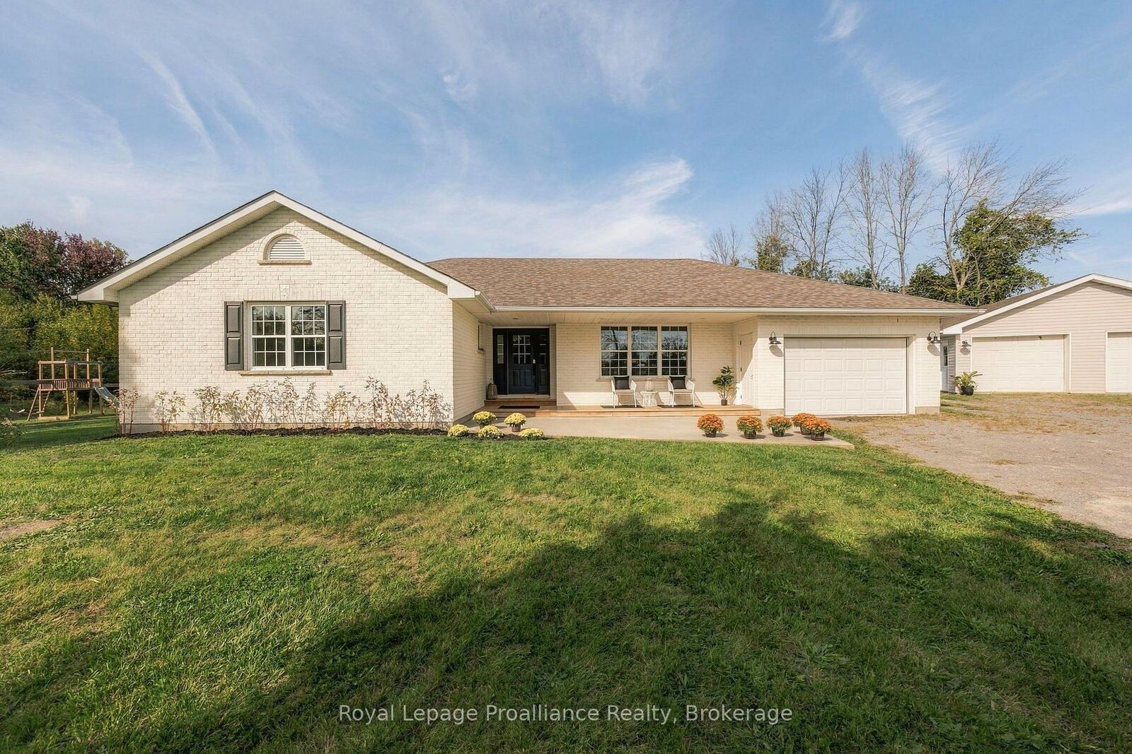 Photo de la propriété: 16 Bonisteel Road ON K8P 5V8
