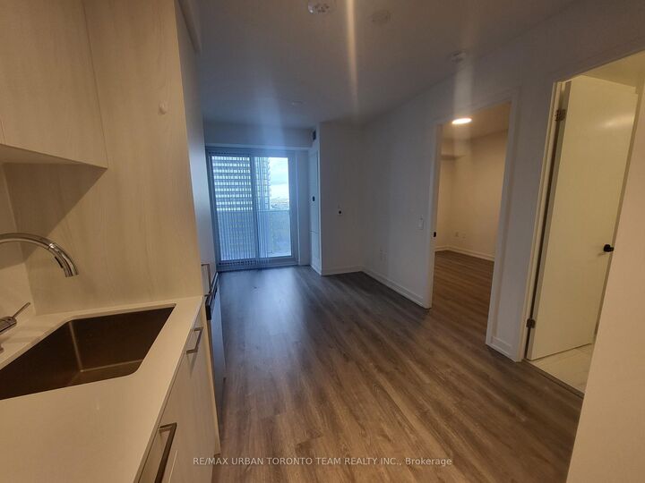 Property Photo:  195 Commerce Street 2002  ON L4K 0P9 