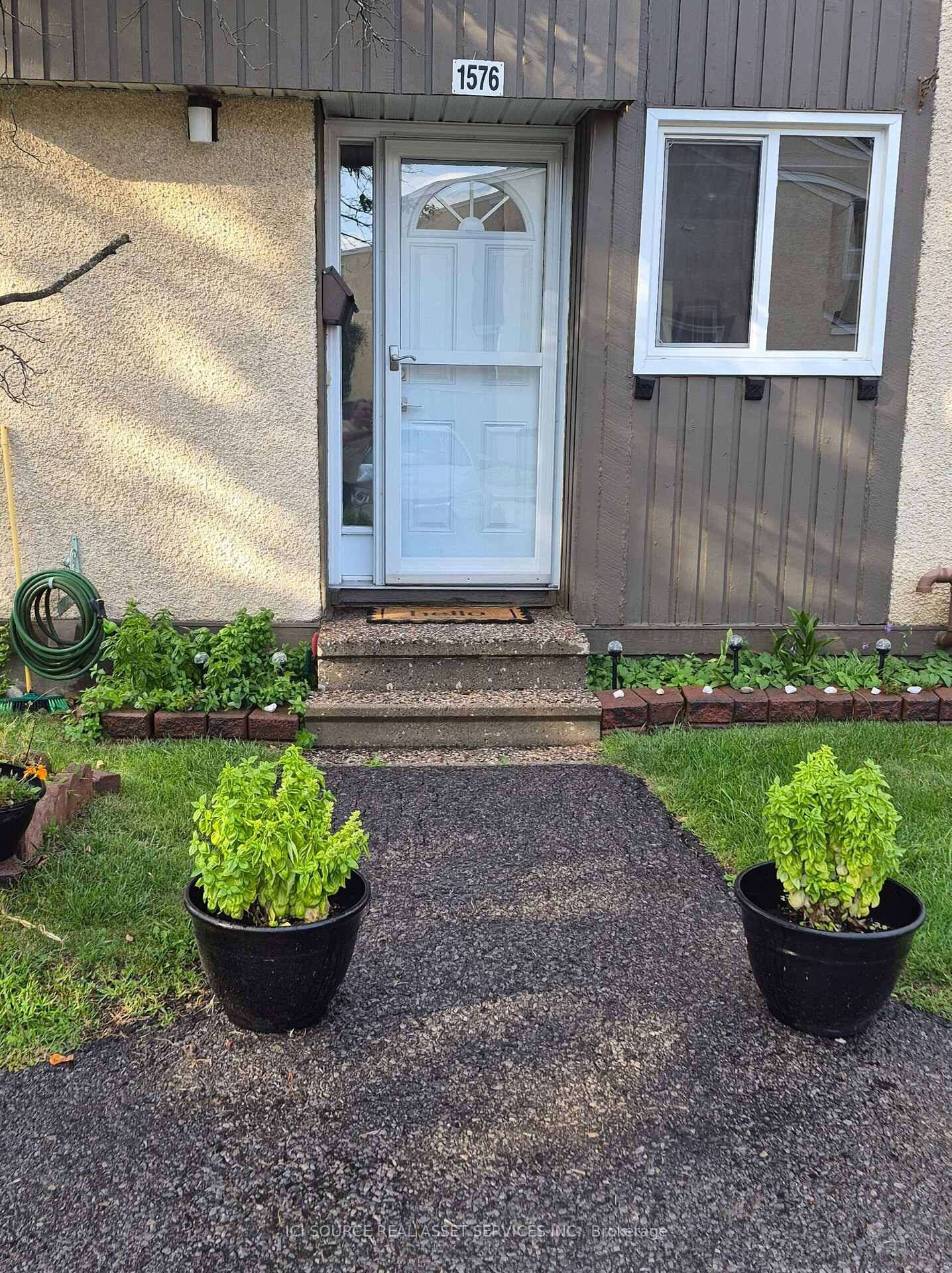 Photo de la propriété:  1576 Lassiter Terrace  ON K1J 8N4 