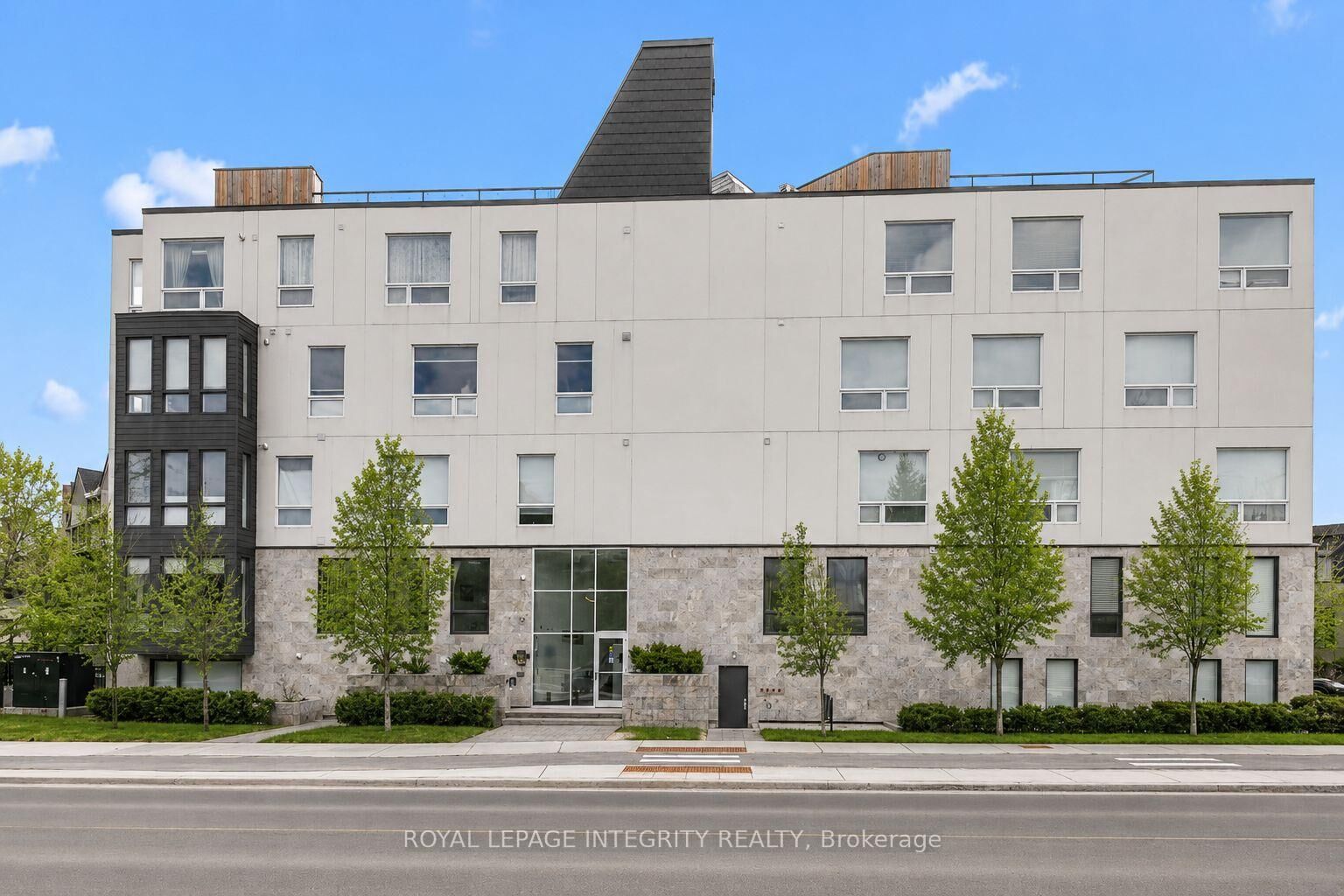 Property Photo:  150 Greenfield Avenue 204  ON K1S 0X8 