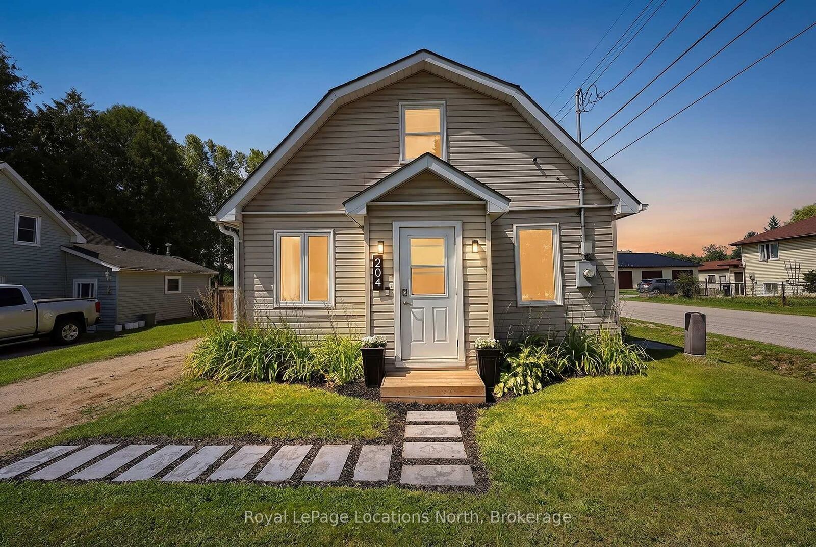 Property Photo: 204 Sutherland Street N ON L0M 1S0