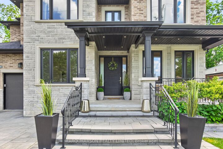 Photo de la propriété: 106 Maytree Avenue ON L4A 1G2
