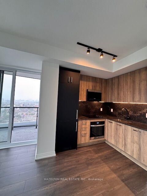 Property Photo:  280 Dundas Street W 2710  ON M5T 1G2 