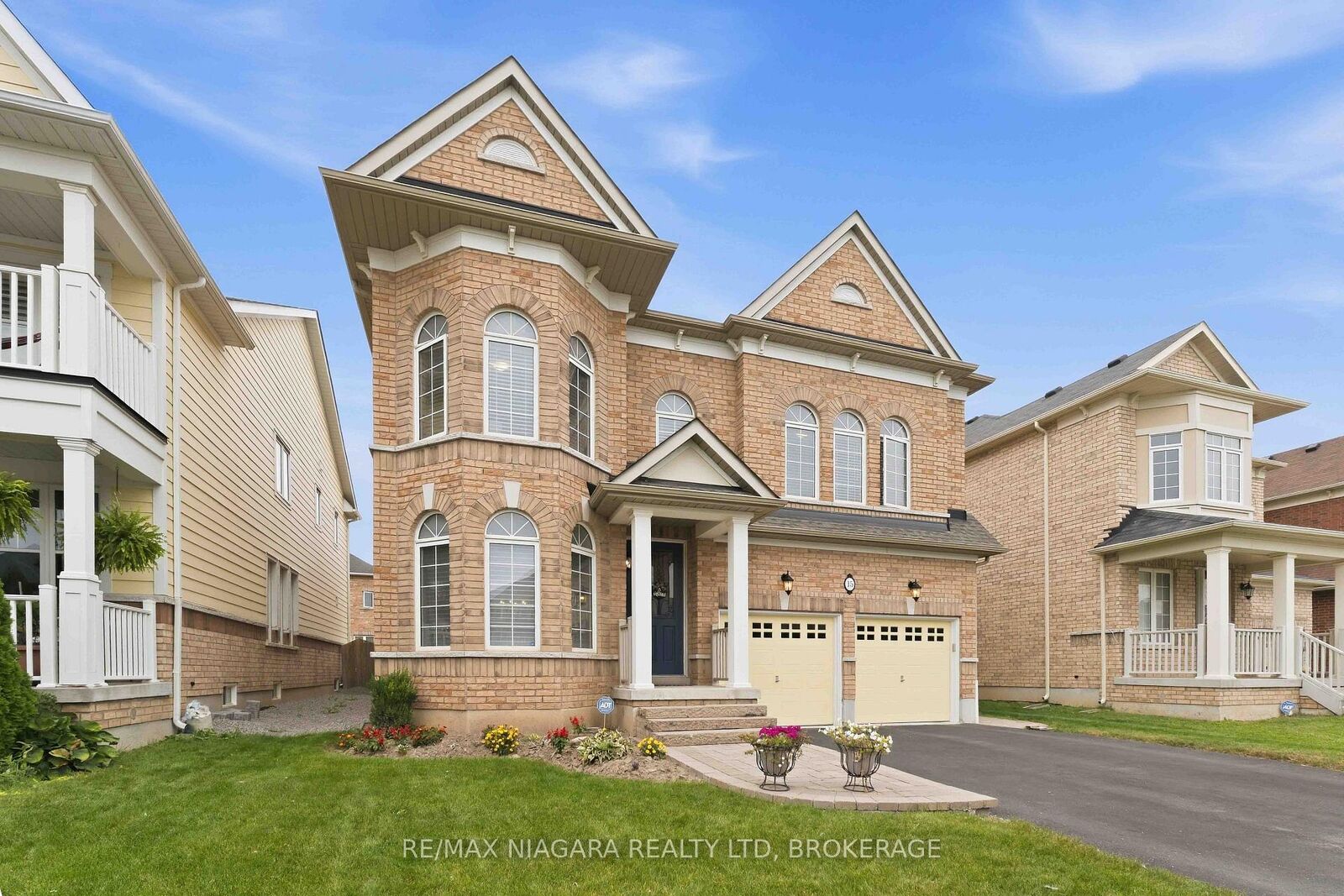 Property Photo: 15 Fox Grape Road ON L2V 5G5