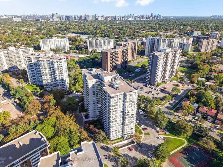Property Photo:  1121 Steeles Avenue W 605  ON M2R 3W7 
