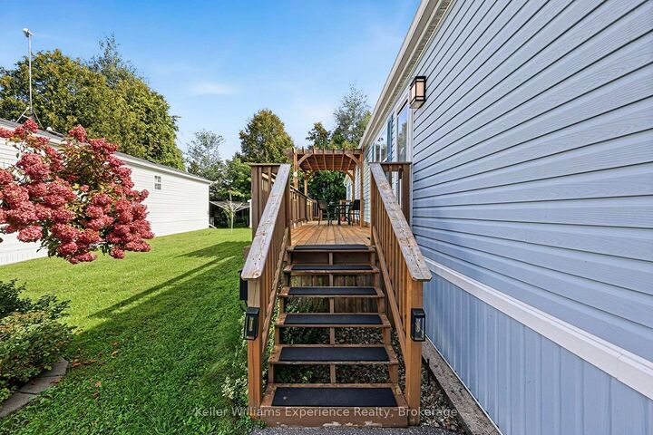Property Photo:  4052 Ash Crescent  ON L3V 6H4 