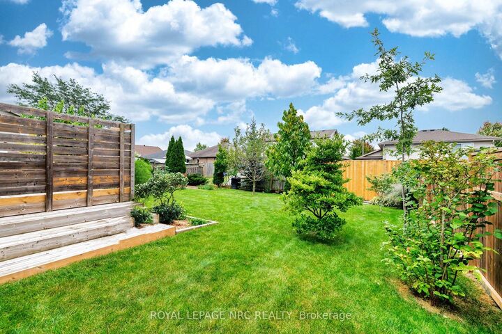 Photo de la propriété: 8394 Greenfield Crescent ON L2H 3J8