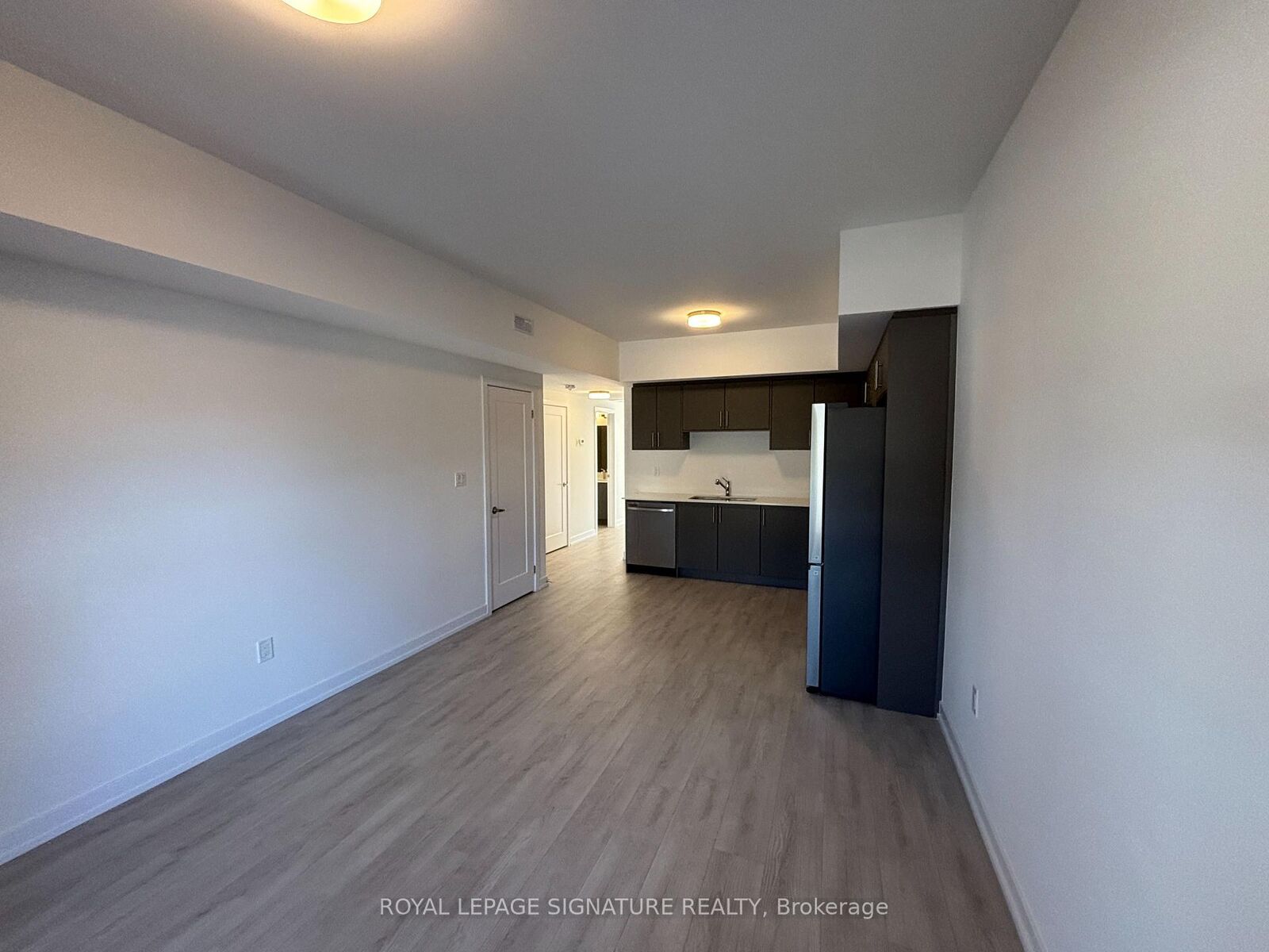 Property Photo:  42 Lowes Road W 28  ON N1G 4X2 