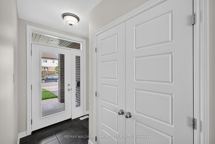 Property Photo:  136 Lavatera Street  ON K1T 0R8 