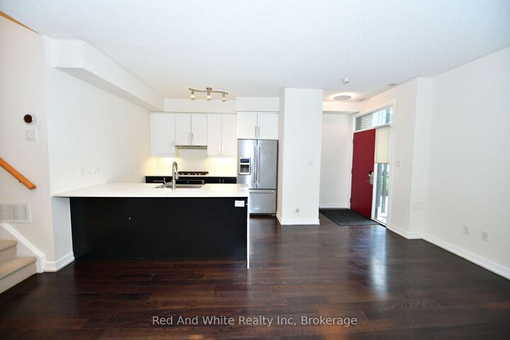 Property Photo:  4080 Parkside Village Drive 3  ON L5B 0K2 