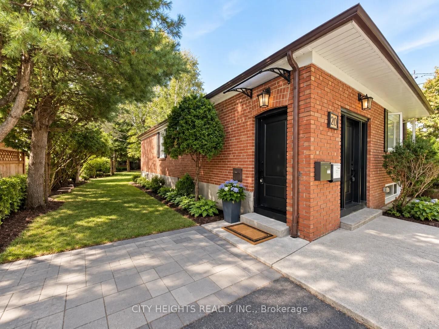 Property Photo:  20 Minnacote Avenue #2 Lower  ON M1E 4B3 