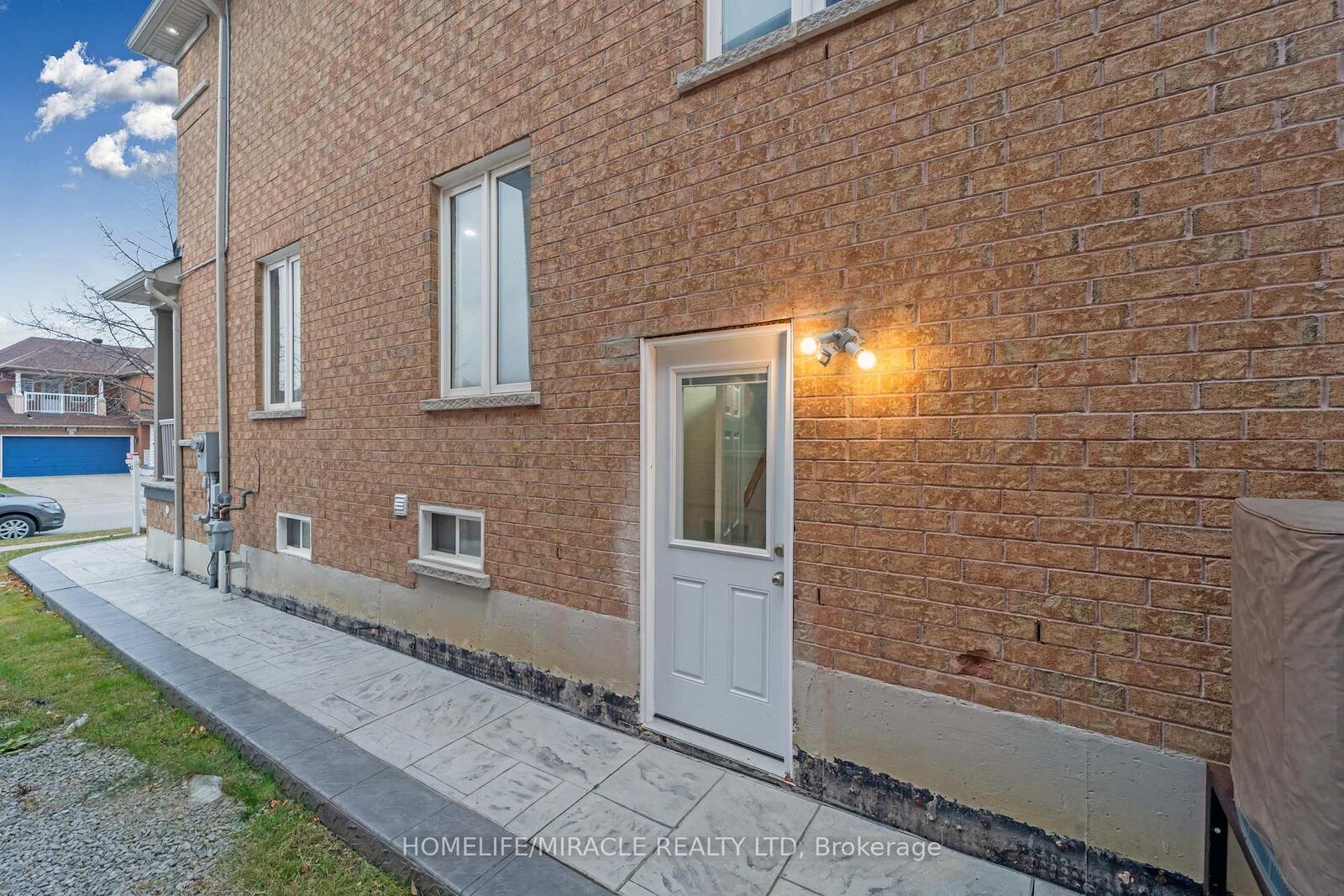 Property Photo:  318 Sunny Meadow Boulevard Bsmt  ON L6R 3C3 