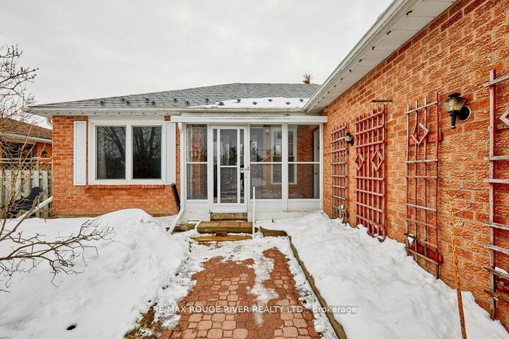 Property Photo:  34 Cedar Court  ON K9V 6A9 