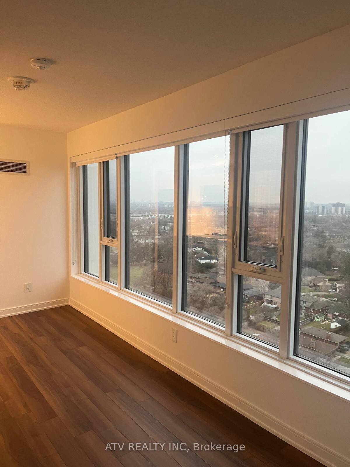 Property Photo:  30 Samuel Wood Way 1804  ON M9B 0C9 