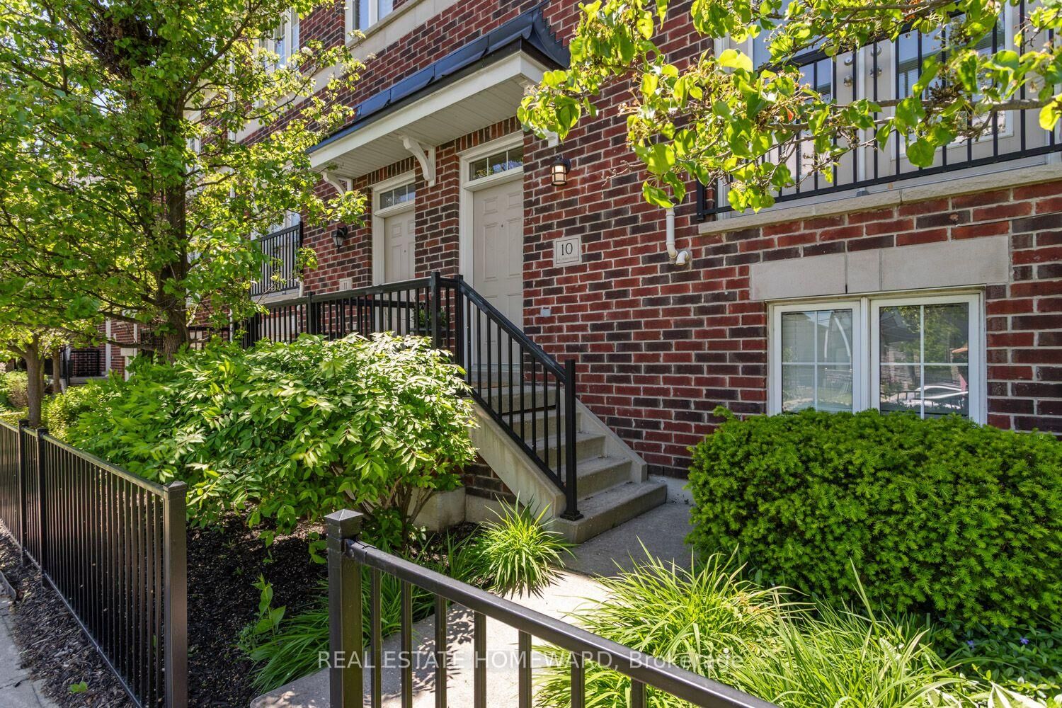 Property Photo:  571 Longworth Avenue E 10  ON L1C 0H3 