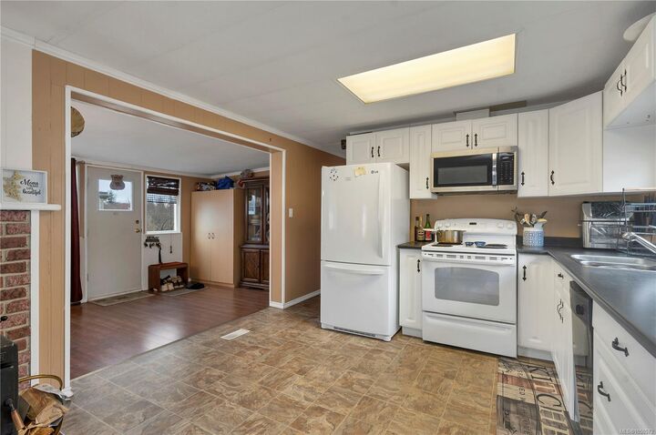 Property Photo:  951 Homewood Rd #81  BC V9W 3N7 