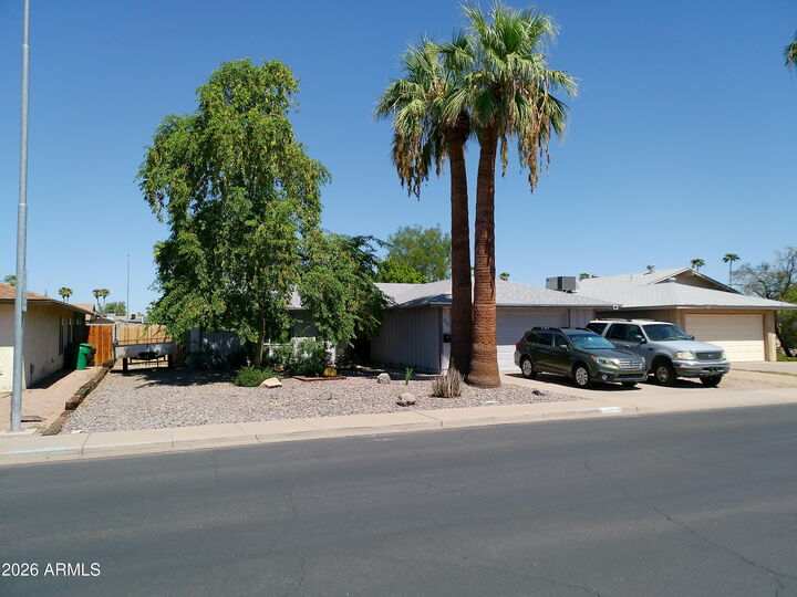 Property Photo: 2142 W Enid Avenue AZ 85202