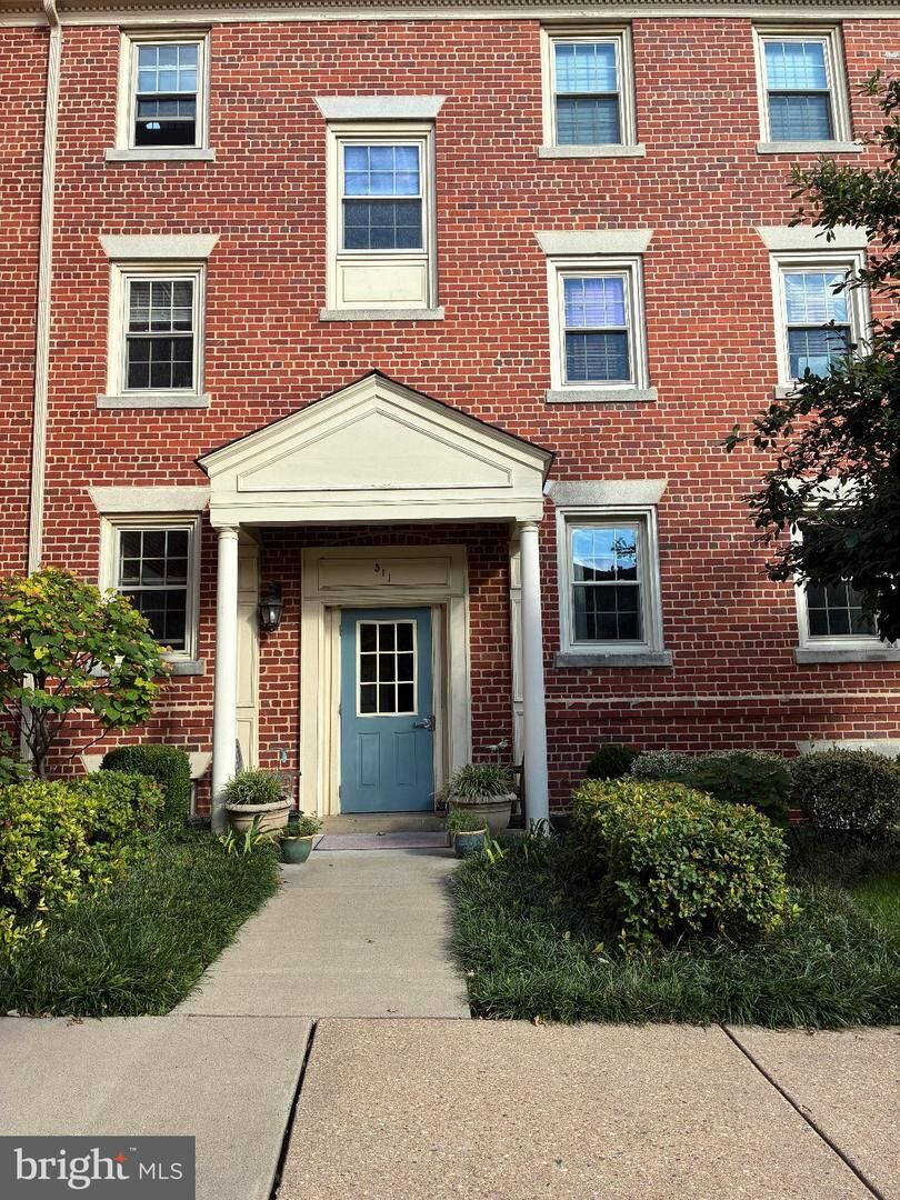 Property Photo: 511 Bashford Lane 5 VA 22314