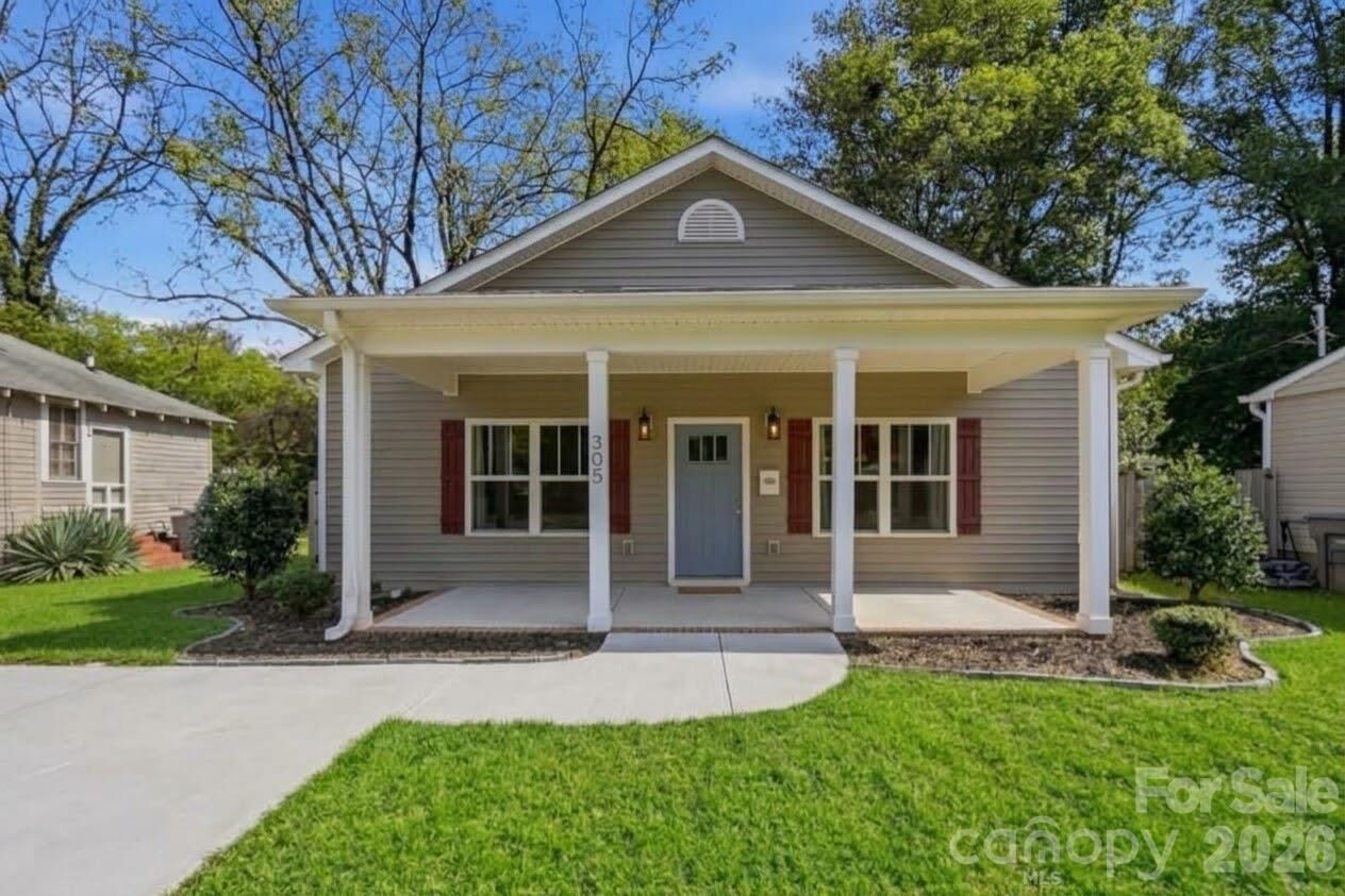 Property Photo:  305 Harrison Street  NC 28208 
