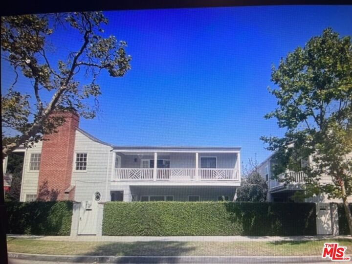 Property Photo: 402 S Canon Dr, Unit A CA 90212