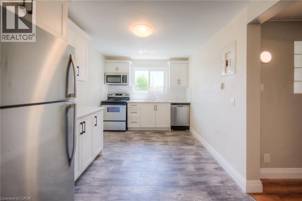 Property Photo:  158 Erb Street East 32  ON N2J 1M4 
