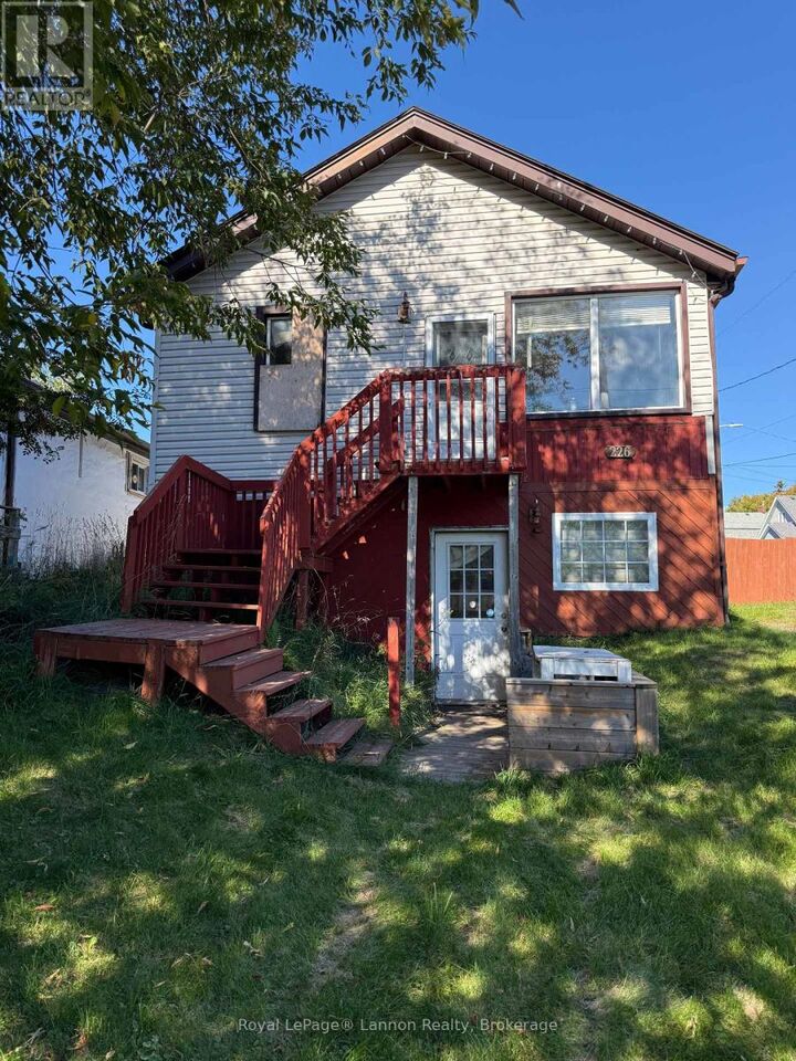 Property Photo:  226 Algoma Street North  ON P7A 5A2 