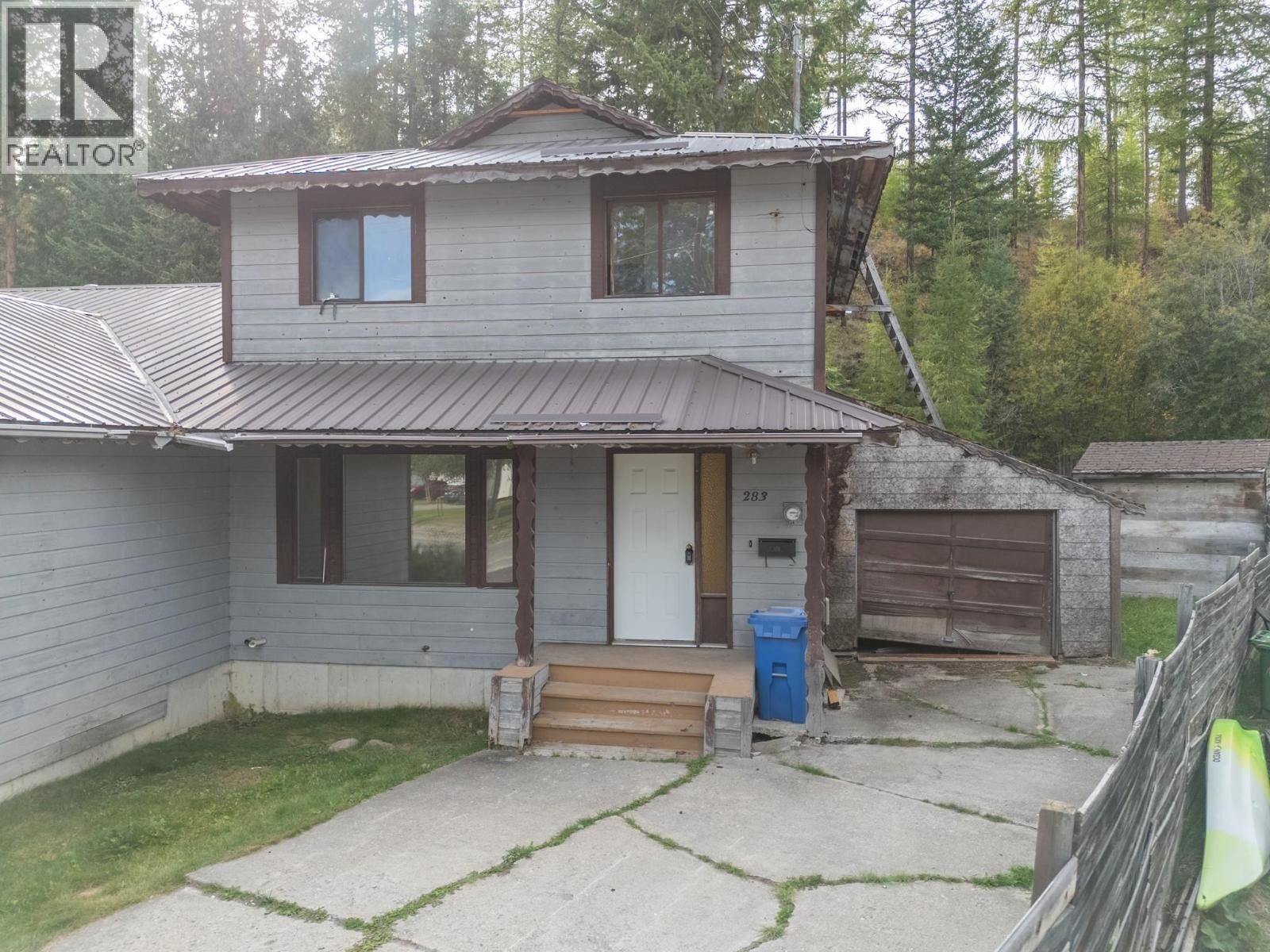 Property Photo:  283 Kimbrook Crescent  BC V1A 3B1 