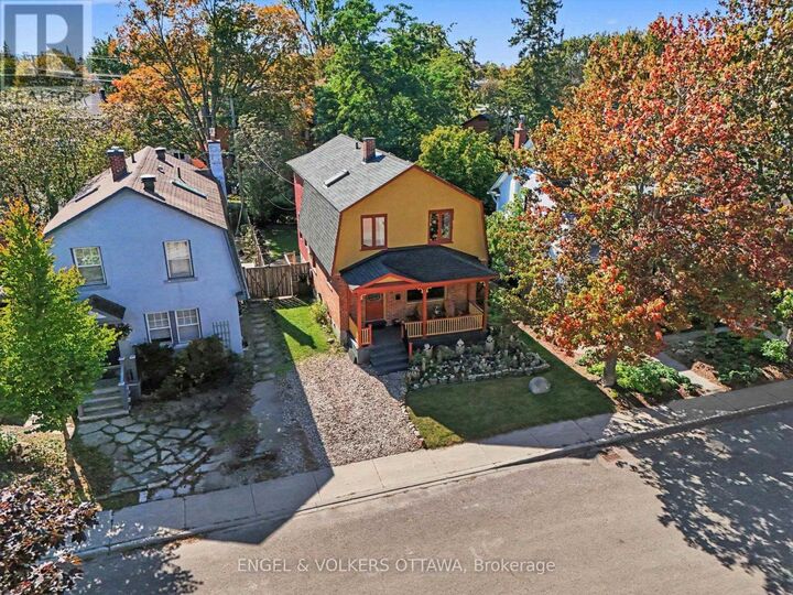 Property Photo:  38 Rockcliffe Way  ON K1M 1B5 