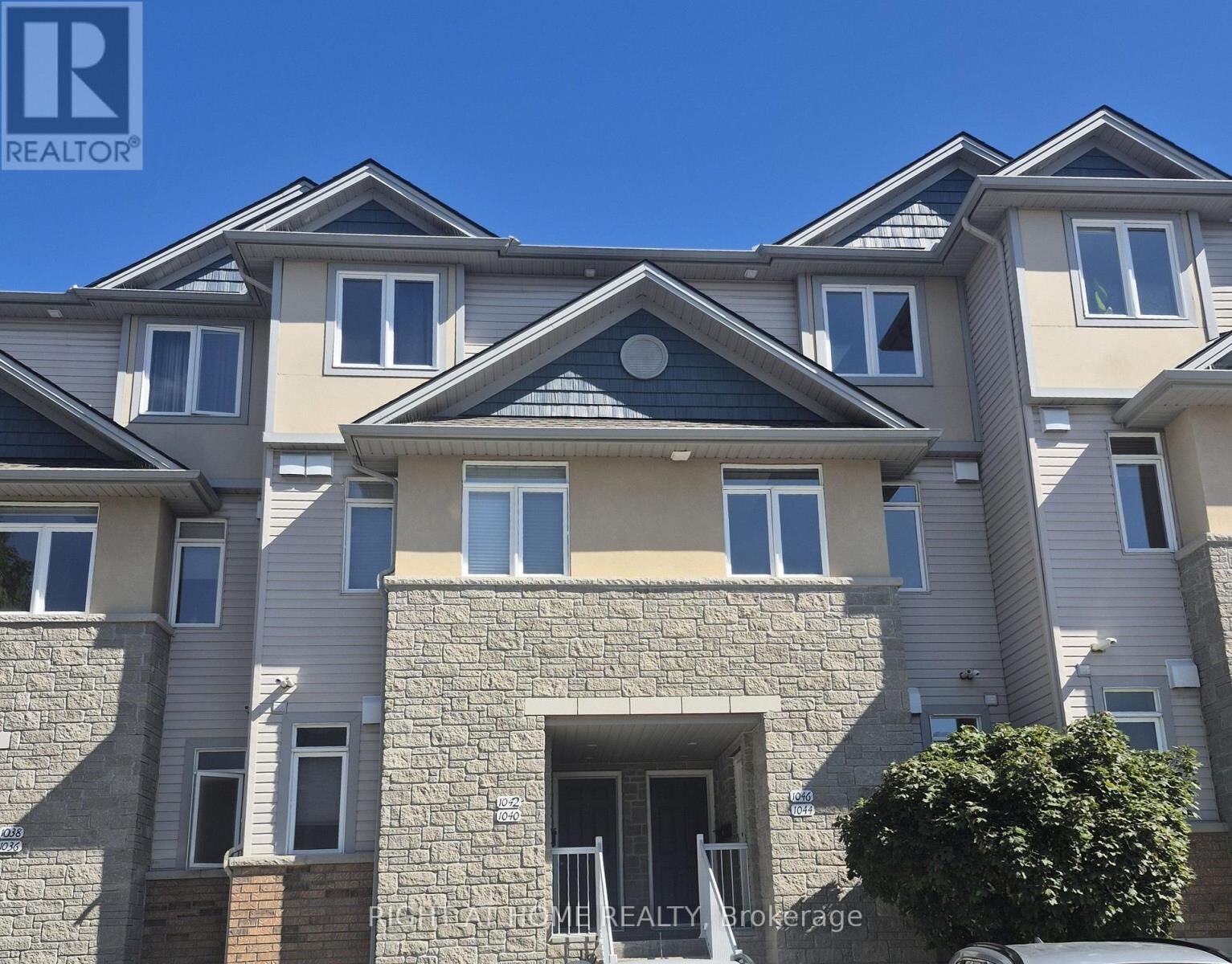 Property Photo:  1046 Redtail Private  ON K1J 0A9 