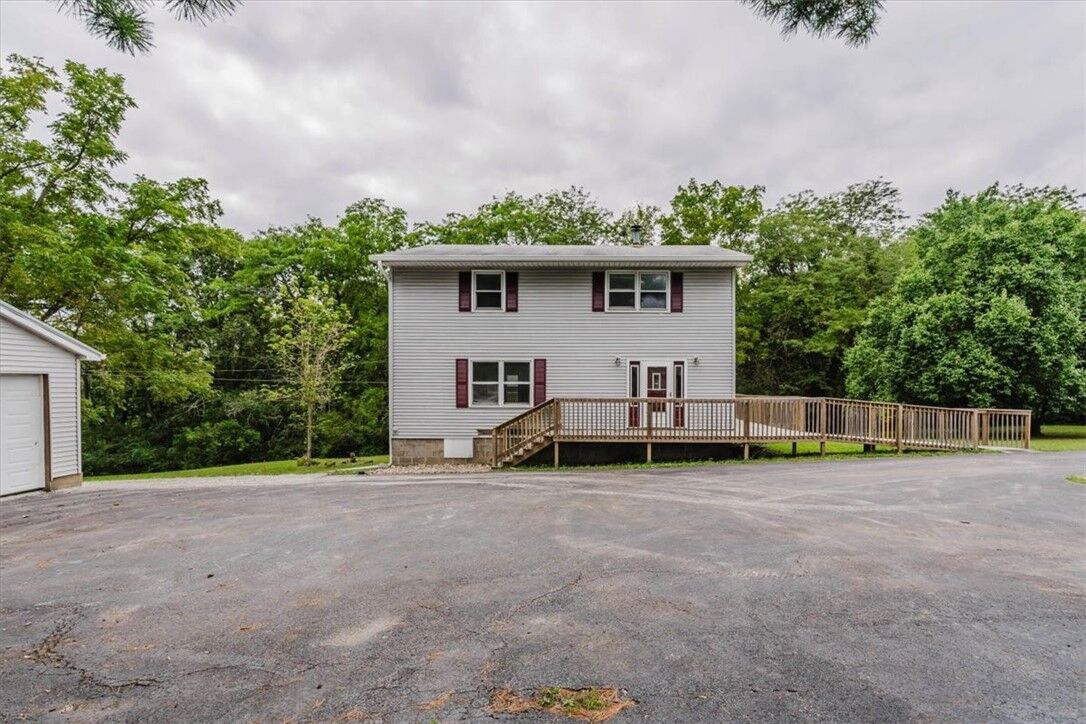 Property Photo:  1313 W Rattan Avenue  IL 62526 