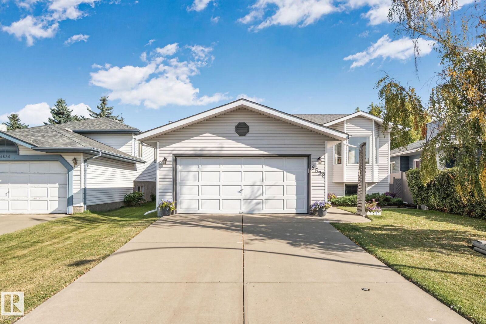 Property Photo:  9532 175 Avenue NW  AB T5Z 2B6 