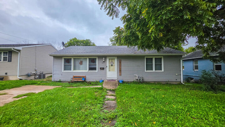 Property Photo:  317 2nd St NW  IA 50501 