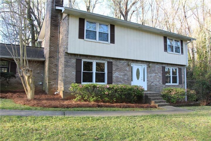 Property Photo:  620 Oakstone Way  GA 30075 
