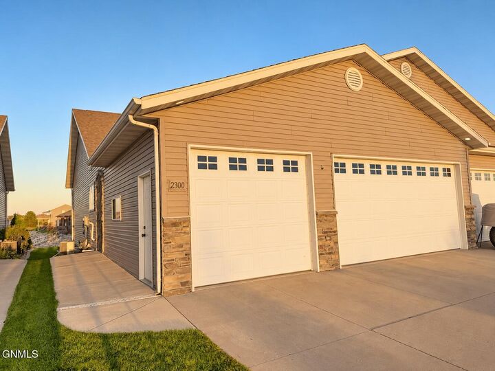 Property Photo:  2300 Marina Road SE  ND 58554 