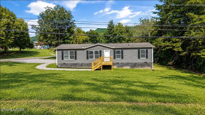 Property Photo:  220 Emory Rd Rd  TN 37709 