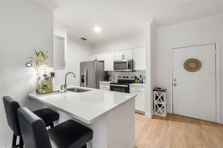Property Photo:  5000 Culbreath Key Way 1-118  FL 33611 