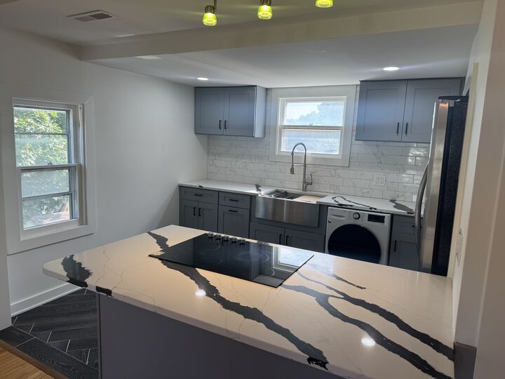 Property Photo:  502 E Washington Street 2  IL 60152 