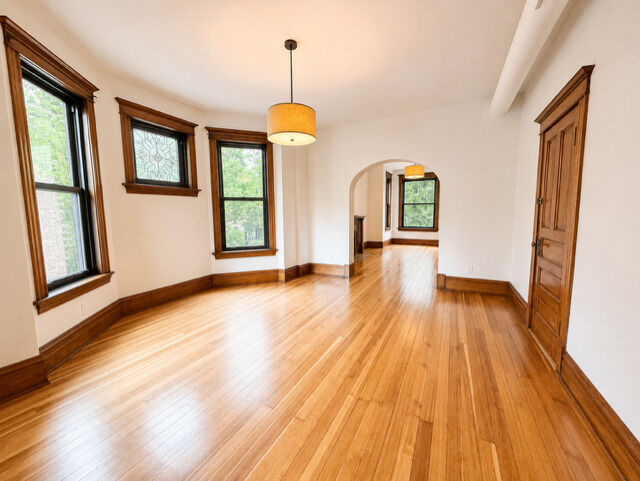 Property Photo: 2528 W Iowa Street 2 IL 60622