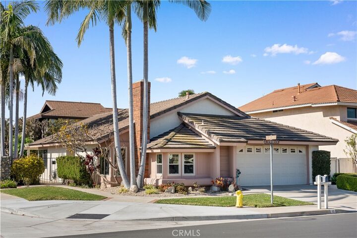 Property Photo:  10 Alderbrook  CA 92604 