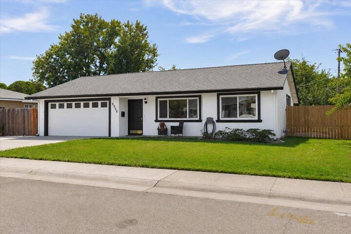 Property Photo: 8000 Alma Mesa Way CA 95610
